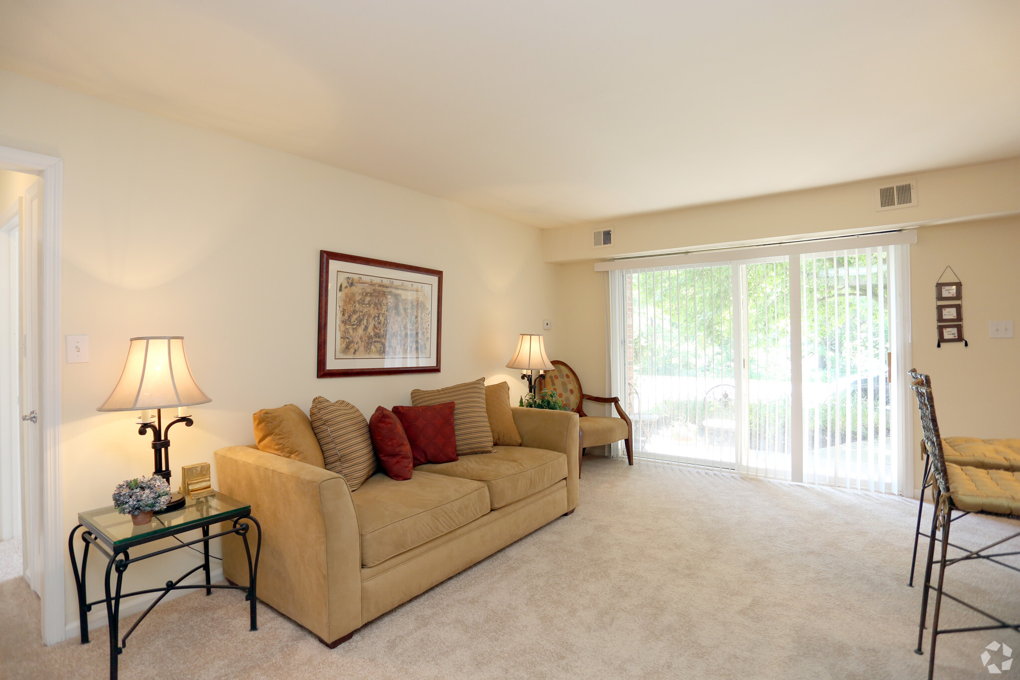 Living Room - Arundel Apartments Homes