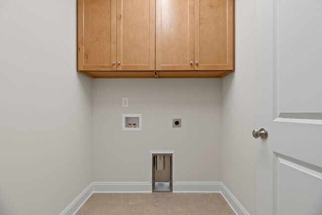 Building Photo - MAINTENANCE FREE, LUXURY TOWNHOME IN FARRA...