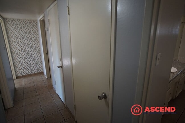 Building Photo - Beautiful Southwest Home with Pool!