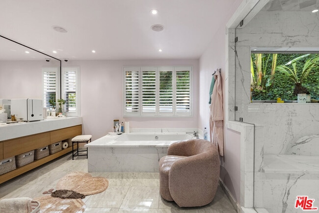 Building Photo - 1889 Rising Glen Rd