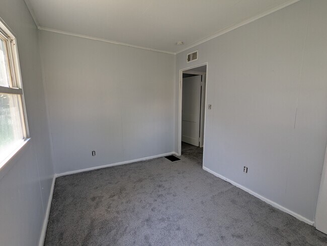 Building Photo - 281 S Hampton Rd
