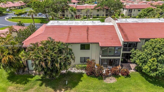 Building Photo - 8535 Casa Del Lago