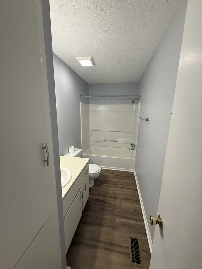 Building Photo - 315 Pine Cir