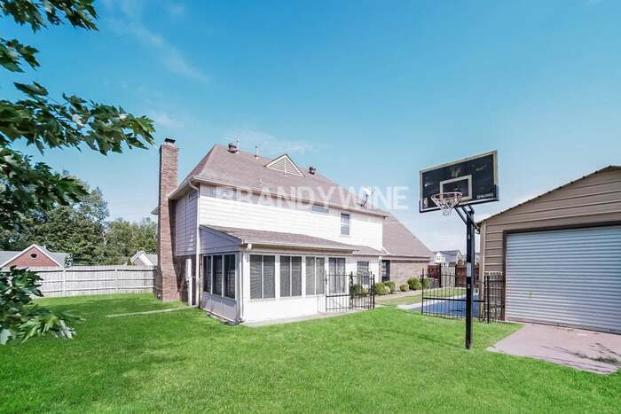 Building Photo - 7477 Stonington Dr