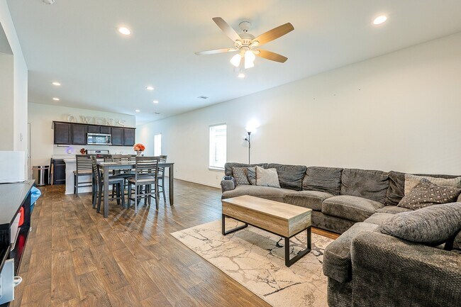 Building Photo - 22603 Aspen Tarn Trl