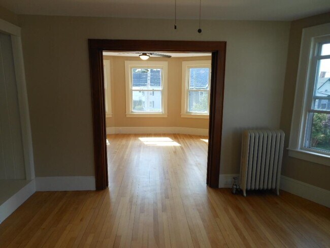 Building Photo - 677 Belmont St