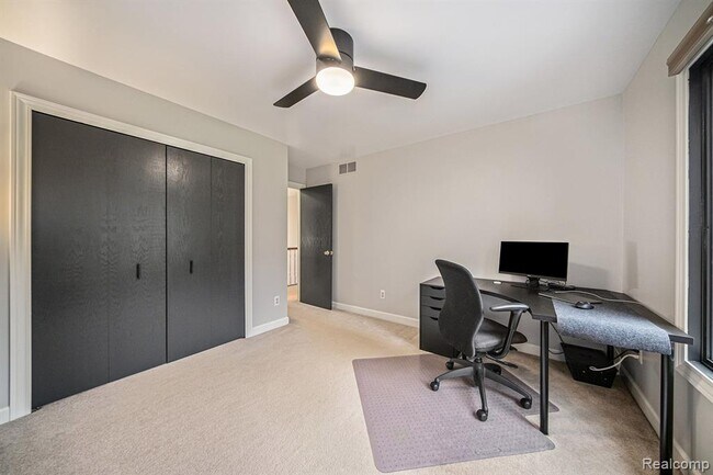 Building Photo - 695 Heritage Dr