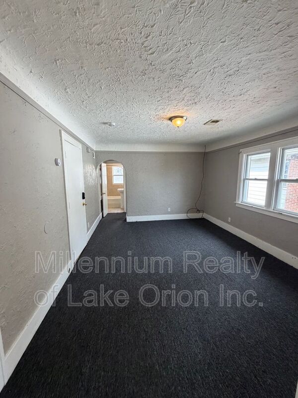 Building Photo - 140 Summit St