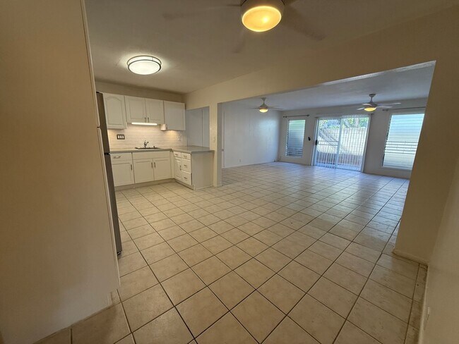 Building Photo - 949 Wainiha St