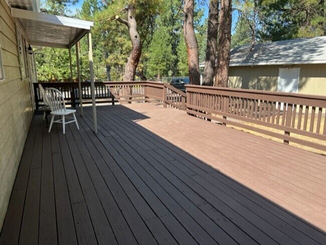 Building Photo - Deschutes River Woods