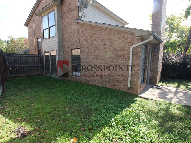 Building Photo - 2 Bedroom 2.5 Bath Townhome, Tyler TX!