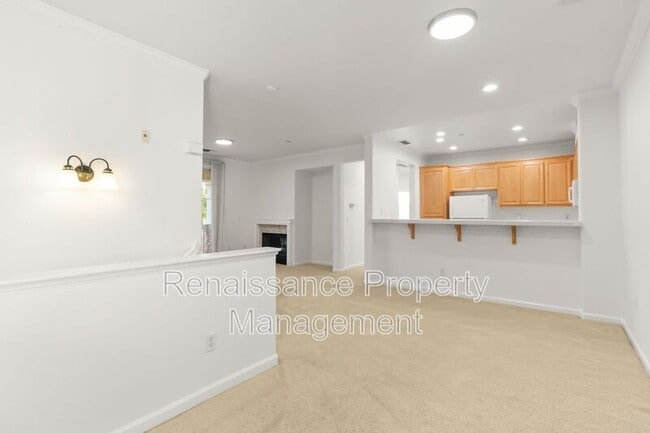 Building Photo - 4182 Glenwood Terrace