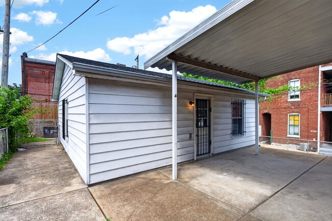 Building Photo - 905 Russell Blvd