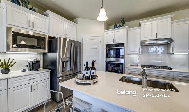 Building Photo - 422 Hazeltine Rd