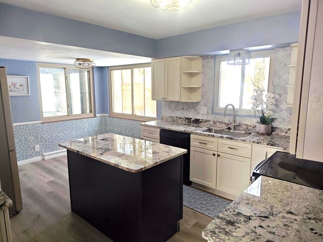 Building Photo - 2947 Chamberlain Rd