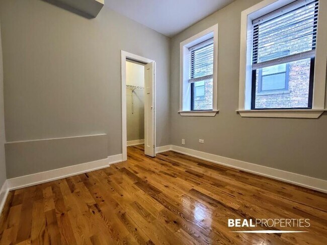 Building Photo - 2 bedroom in CHICAGO IL 60657