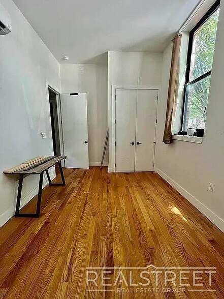 Building Photo - 3 Bed / 1.5 Bath Duplex | Bushwick | Brooklyn