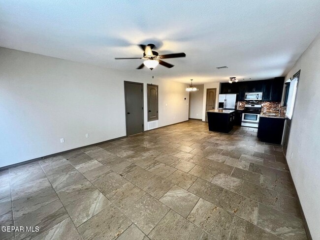 Building Photo - 12777 Tre Maximiliano Ave