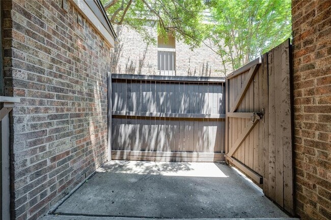 Building Photo - 6011 Milton St