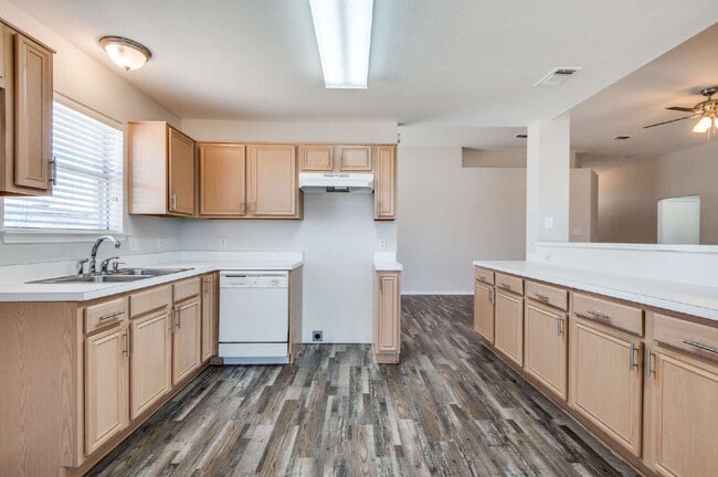 Building Photo - Beautiful 4BD Home with Pond Views & Covered Patio