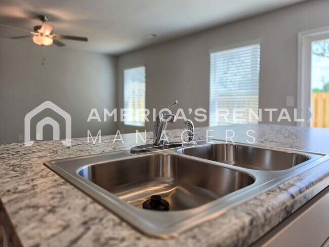 Building Photo - New Construction! Spacious Dual Level Townhome with Attached Garage for Rent in Decatur, AL! DEPO...