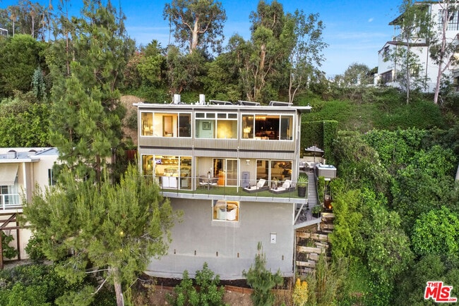 Building Photo - 9416 Beverlycrest Dr