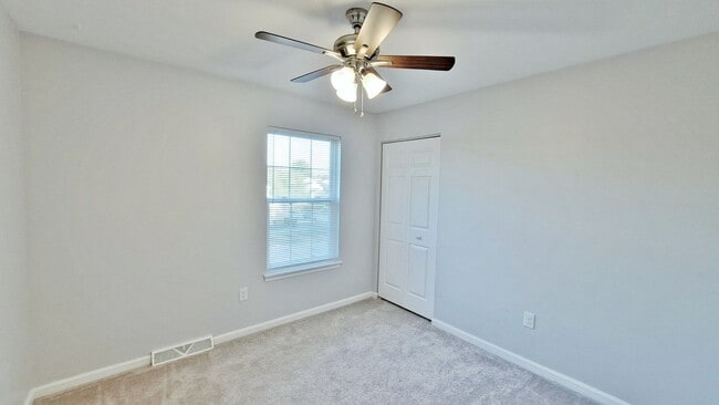 Building Photo - 3 Bed / 3 Bath Single Family Home