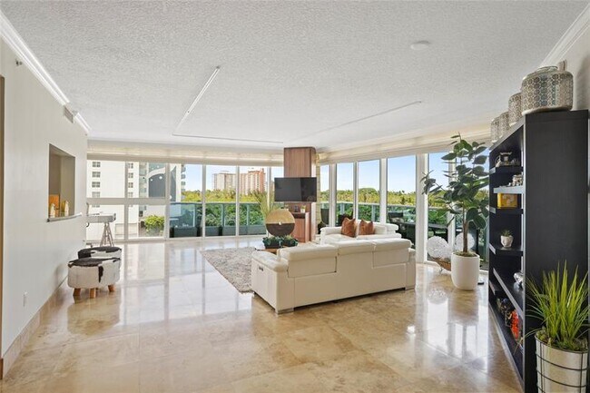 Building Photo - 715 Bayshore Dr