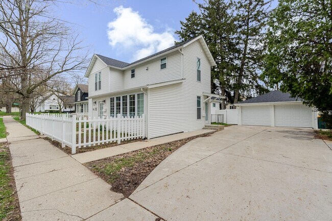 Building Photo - 353 South Morgan Boulevard