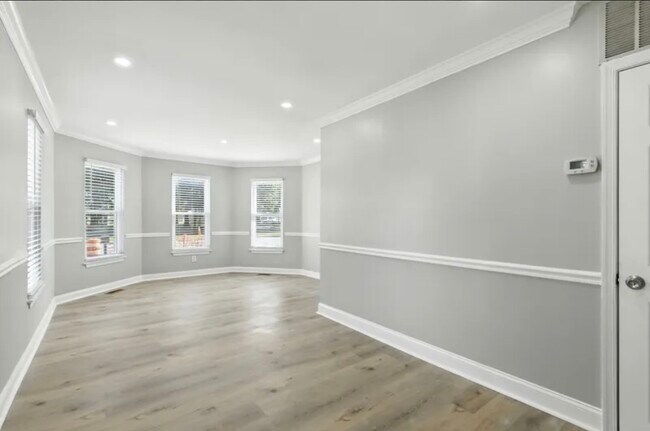 Building Photo - Rolling Rd