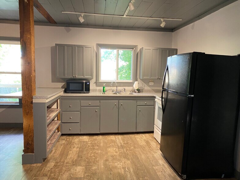 Building Photo - 95 Hall Ave