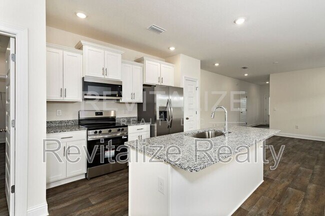 Building Photo - 13330 Shea Cir