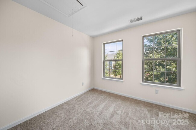 Building Photo - 4061 Zilker Park Dr