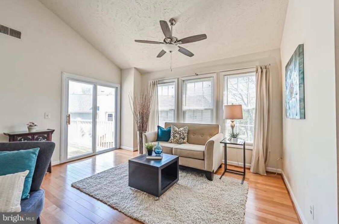 Building Photo - 12001 Ridge Knoll Dr