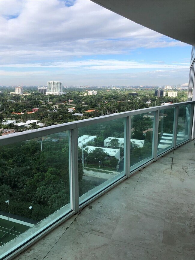 Building Photo - 2101 Brickell Ave