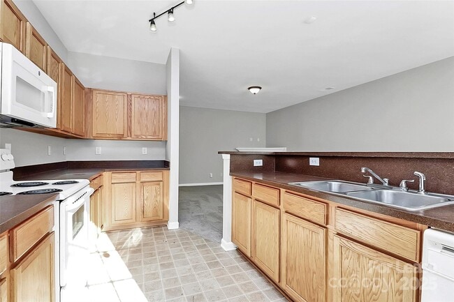 Building Photo - 2138 Winthrop Chase Dr