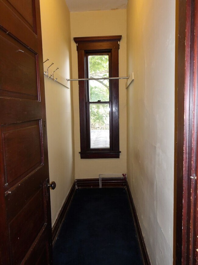 Building Photo - 1705 Edenside Ave