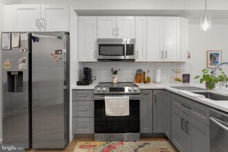 Building Photo - 304 Master St