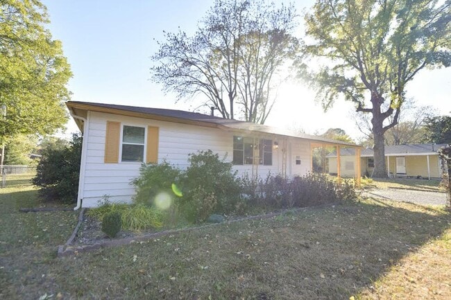 Building Photo - 2125 Hairston St