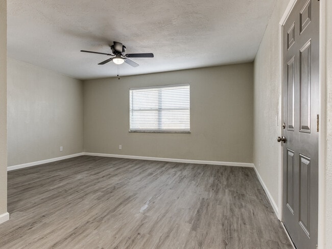 Building Photo - 1000 NW 88th St