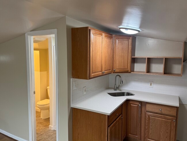 Building Photo - 569 Jerome St