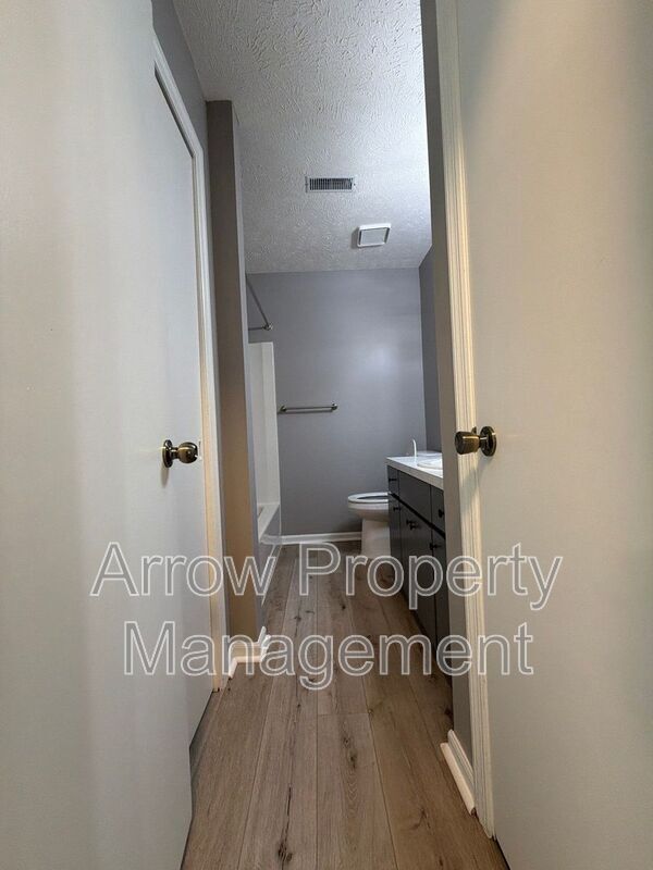 Building Photo - 4441 N 67th St