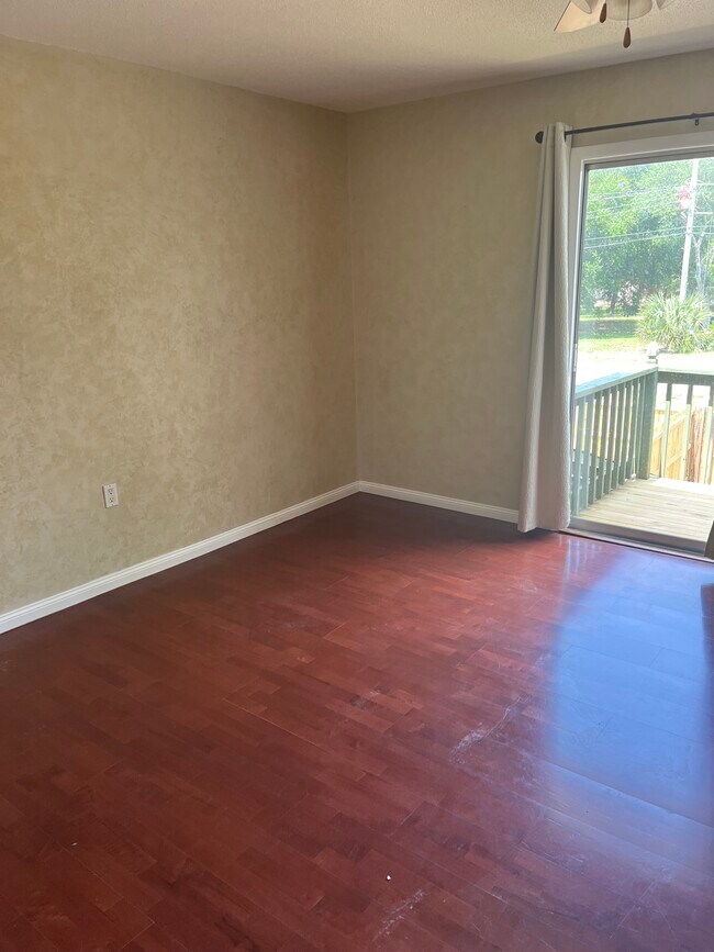 Building Photo - 138 Scottwood Dr SE