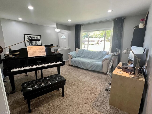 Building Photo - 2669 Deake Ave