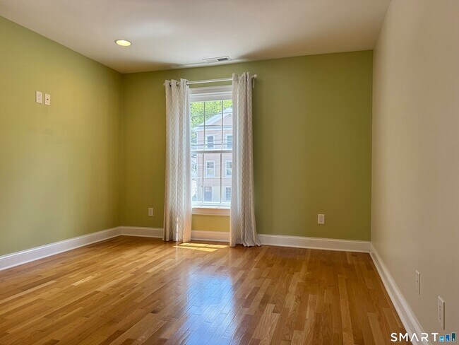 Building Photo - 776 Quinnipiac Ave