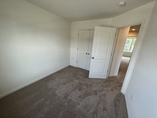 Building Photo - 164 Scotch Pine Dr