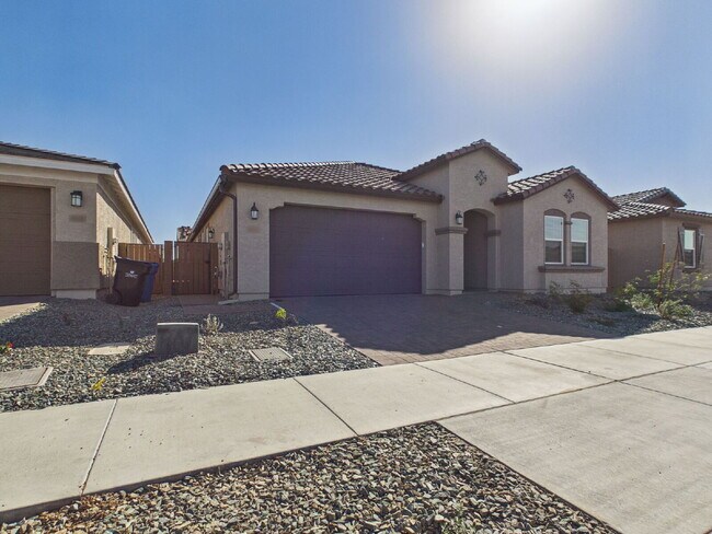 Building Photo - Brand new home with Casita