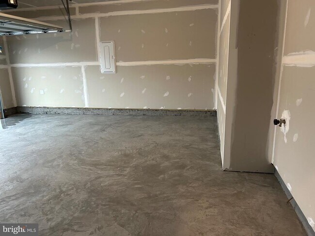 Building Photo - 140 Wappinger Ter