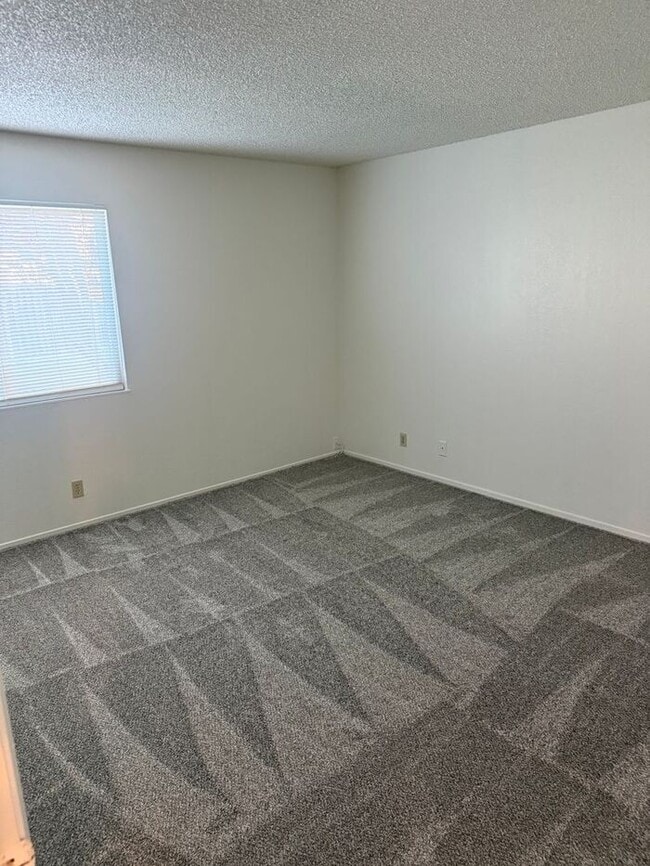 Building Photo - Charming 3-bedroom, 2-bathroom