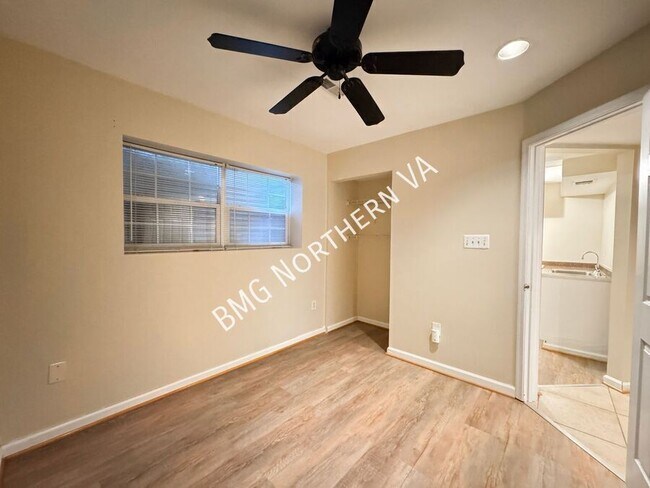 Building Photo - 10230 Magnolia Grove Dr